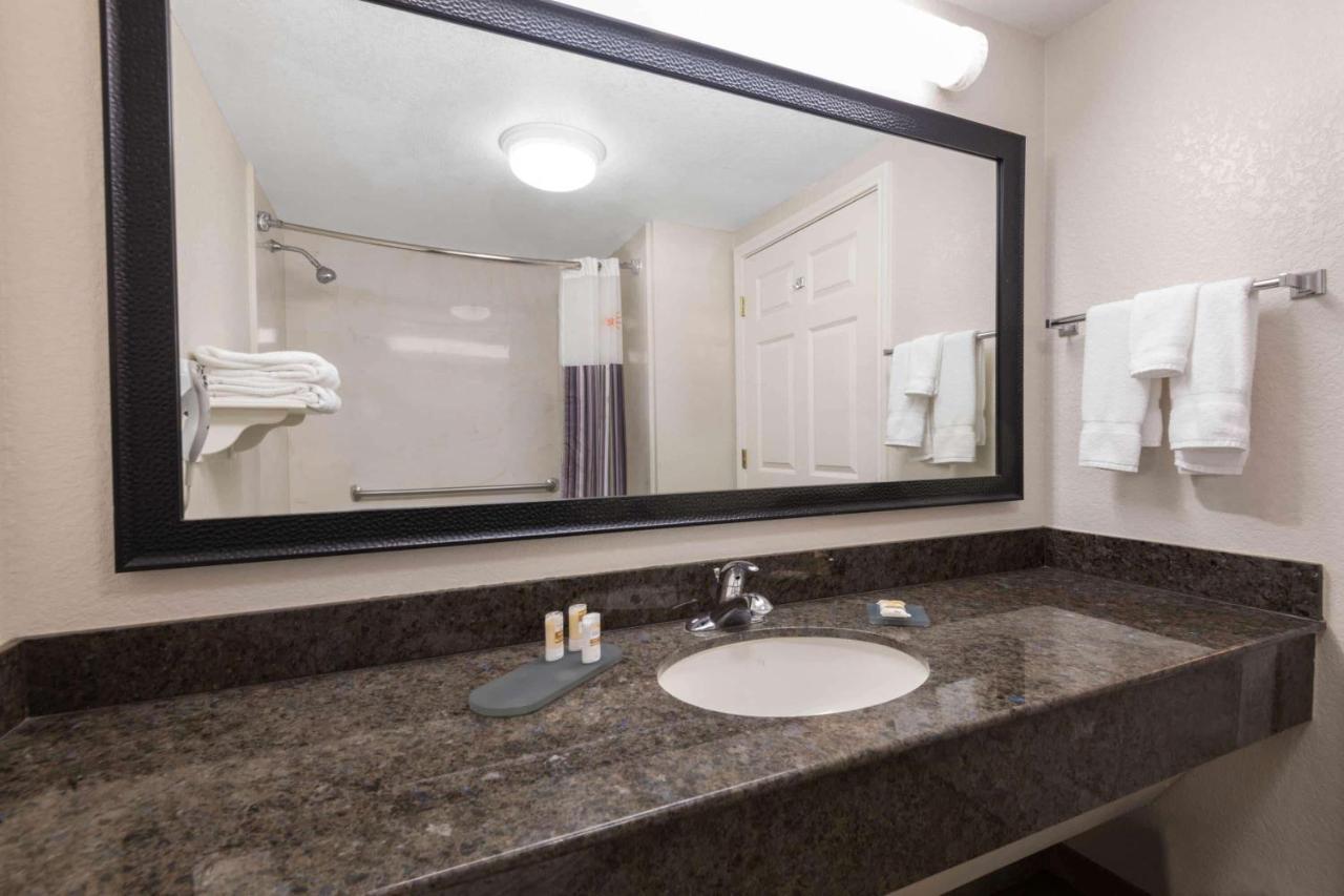 La Quinta Inn & Suites By Wyndham San Antonio Riverwalk Экстерьер фото