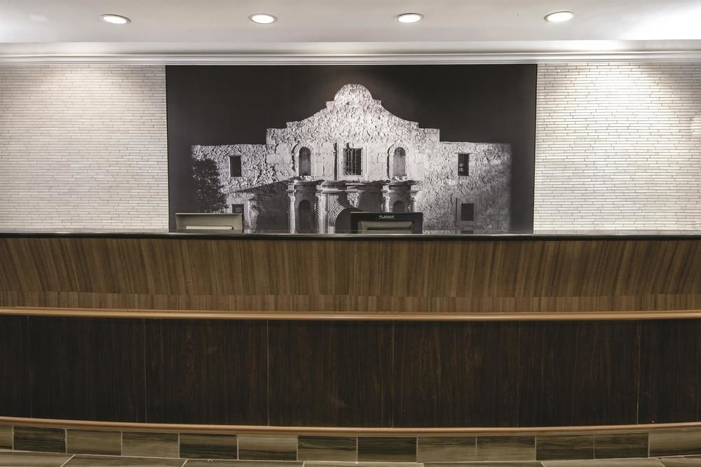 La Quinta Inn & Suites By Wyndham San Antonio Riverwalk Экстерьер фото